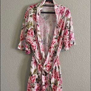 Show me your Mumu floral robe. OS